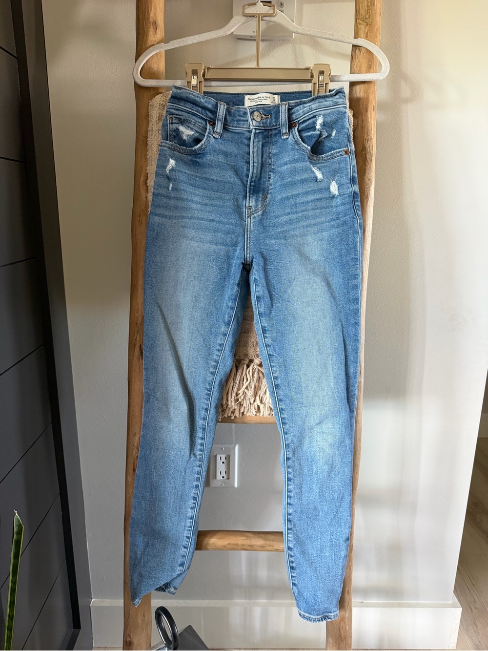 Abercrombie High Rise Super Skinny Ankle Jeans 25 0L Distressed